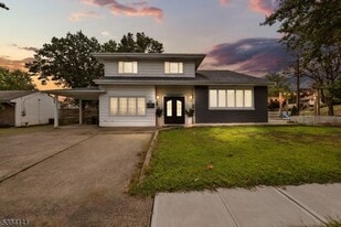 231 Starmond Ave in Clifton, NJ - Building Photo