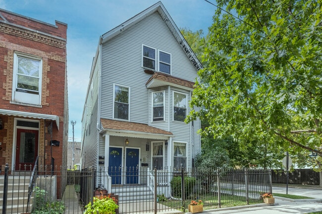 property at 3258 N Oakley Ave