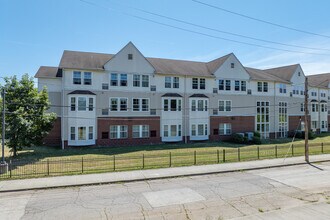 Amasa B. Ford Lodge in Cleveland, OH - Foto de edificio - Building Photo