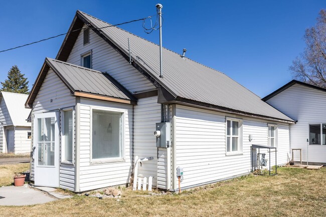 10 N Center St in Parker, ID - Building Photo - Building Photo