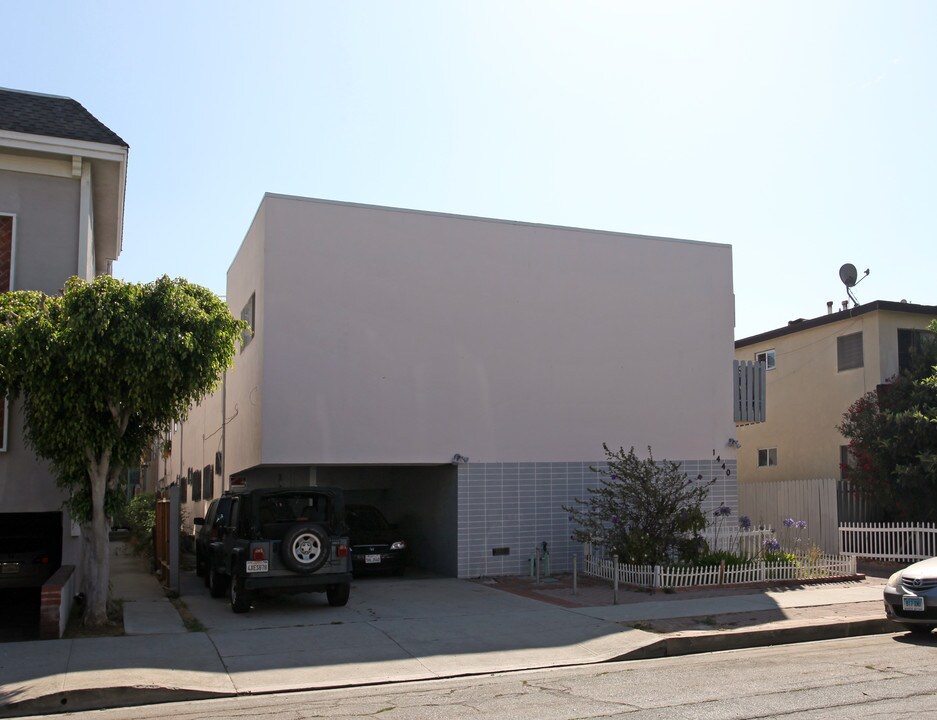 1440 Barry Ave in Los Angeles, CA - Building Photo