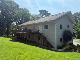 1526 Circle Dr in Guntersville, AL - Building Photo