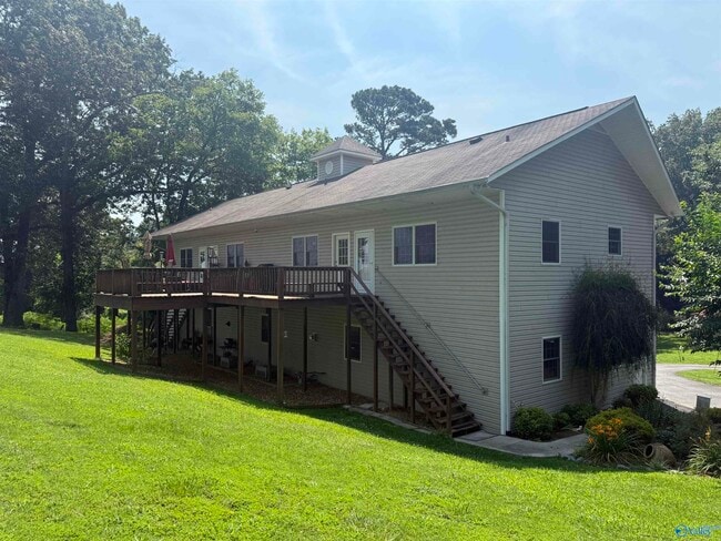 property at 1526 Circle Dr