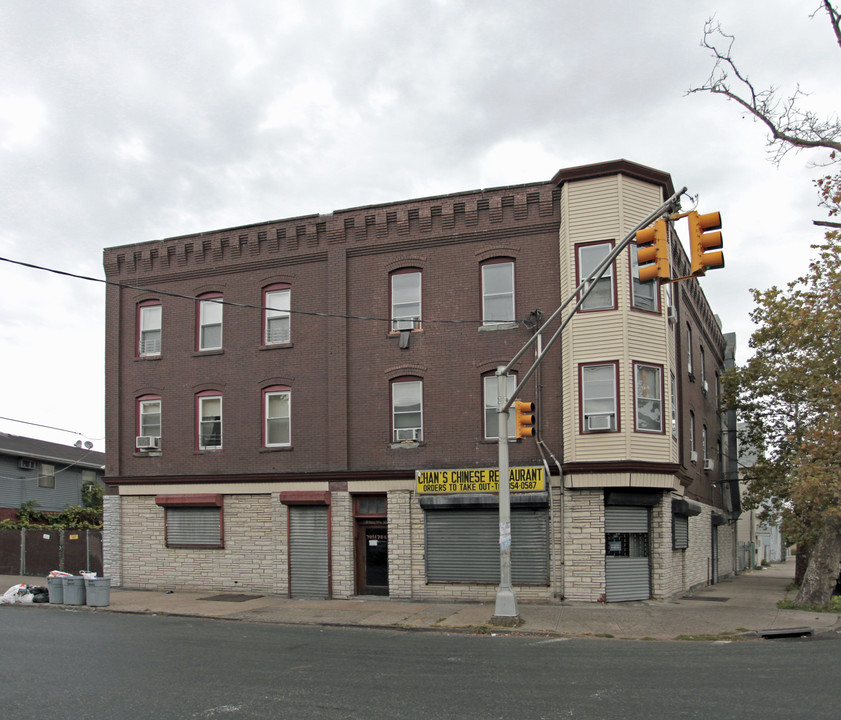 701-703 E Jersey St in Elizabeth, NJ - Building Photo