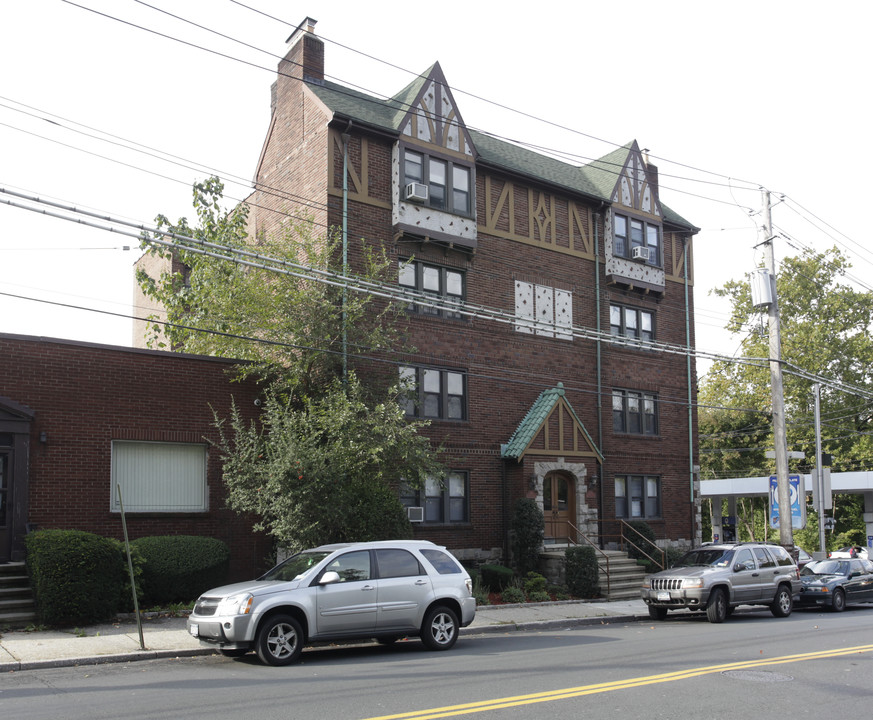 40 Lincoln Ave in Pelham, NY - Building Photo