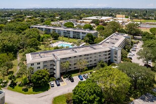 Aruba Village in Coconut Creek, FL - Building Photo