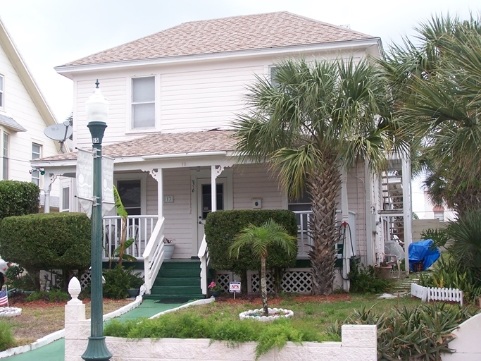 13 N Atlantic Ave in Daytona Beach, FL - Building Photo