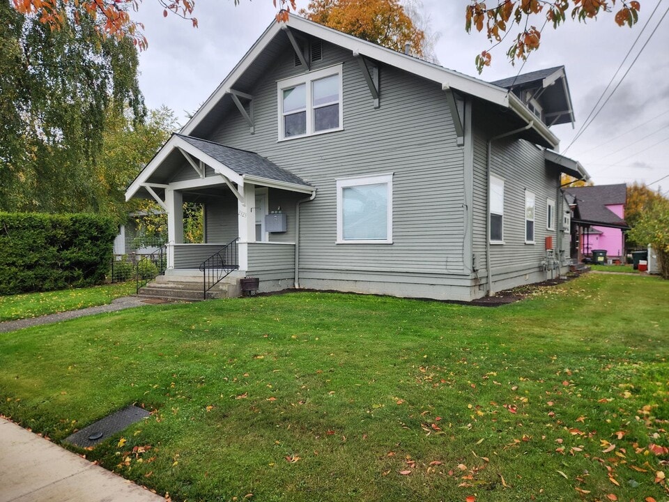 2323 J St in Bellingham, WA - Building Photo