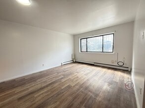 189 Throgs Neck Blvd in Bronx, NY - Foto de edificio - Building Photo