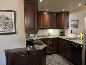 1250 Av des Pins O in Montréal, QC - Building Photo - Building Photo