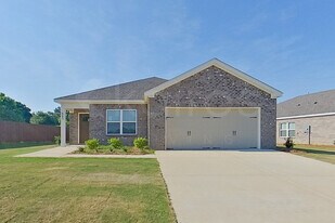 605 June St in Prattville, AL - Building Photo