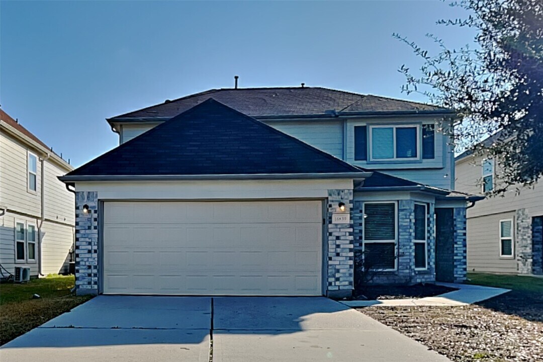 16839 Blackberry Lily Ln in Conroe, TX - Building Photo