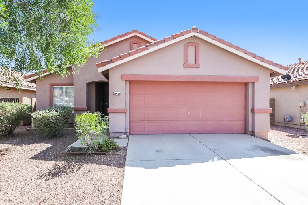 12425 N 42nd Dr in Phoenix, AZ - Building Photo