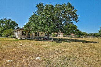 577 Shelf Rock Rd in Driftwood, TX - Building Photo - Building Photo