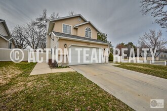 8004 Old Barn Dr in Sandy, UT - Building Photo - Building Photo