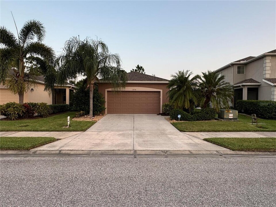 11858 Tempest Harbor Loop in Venice, FL - Building Photo