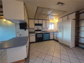 1699 Rio Vista Dr in Bullhead City, AZ - Building Photo - Building Photo