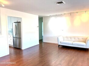 696 Plymouth Dr in Lakewood, NJ - Building Photo - Building Photo