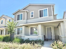 2137 Hunt St in Woodland, CA - Building Photo