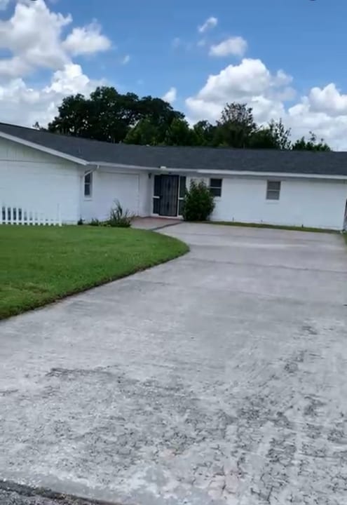18 Emerald Way in Ocala, FL - Building Photo