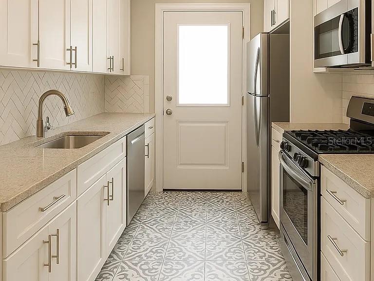 801 7th St N in St. Petersburg, FL - Building Photo