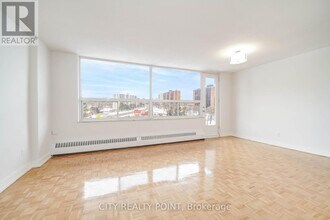 6200 Bathurst St in Toronto, ON - Building Photo - Building Photo