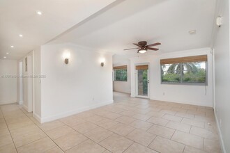 220 Washington Ave in Miami Beach, FL - Building Photo - Building Photo