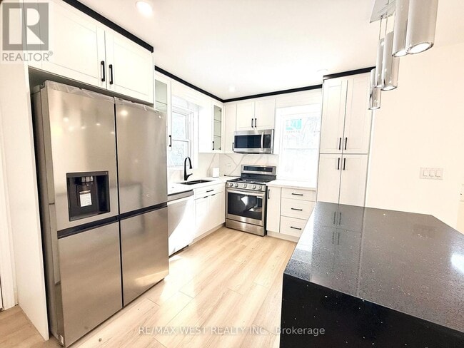 34 Touraine Ave in Toronto, ON - Building Photo - Building Photo