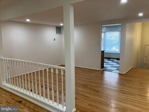 10195 Valentino Dr in Oakton, VA - Building Photo - Building Photo