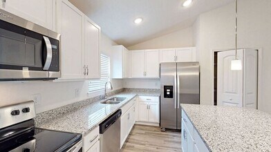 27 Freeland Ln in Palm Coast, FL - Building Photo - Building Photo