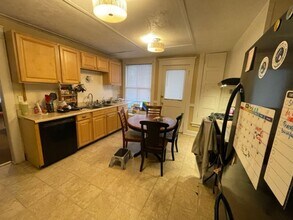 1 Manning Blvd-Unit -1 Manning Left in Albany, NY - Building Photo - Building Photo