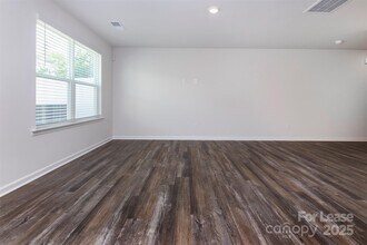 5159 Hyrule Dr in Charlotte, NC - Building Photo - Building Photo