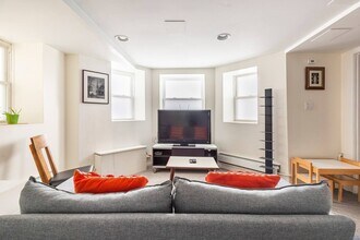 540 S Taylor Ave, Unit Garden Studio in Oak Park, IL - Foto de edificio - Building Photo