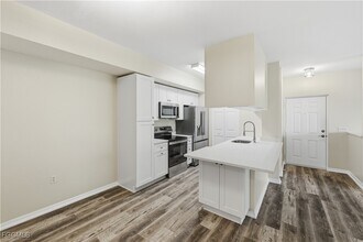 6321 Aragon Way in Ft. Myers, FL - Building Photo - Building Photo