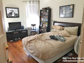 1589 Beacon St, Unit 3 in Brookline, MA - Building Photo - Building Photo