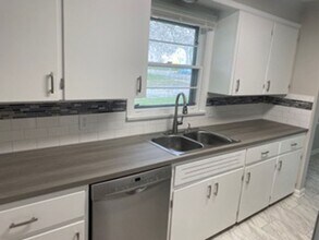 1436 Plymouth Ave SE in Grand Rapids, MI - Building Photo - Building Photo