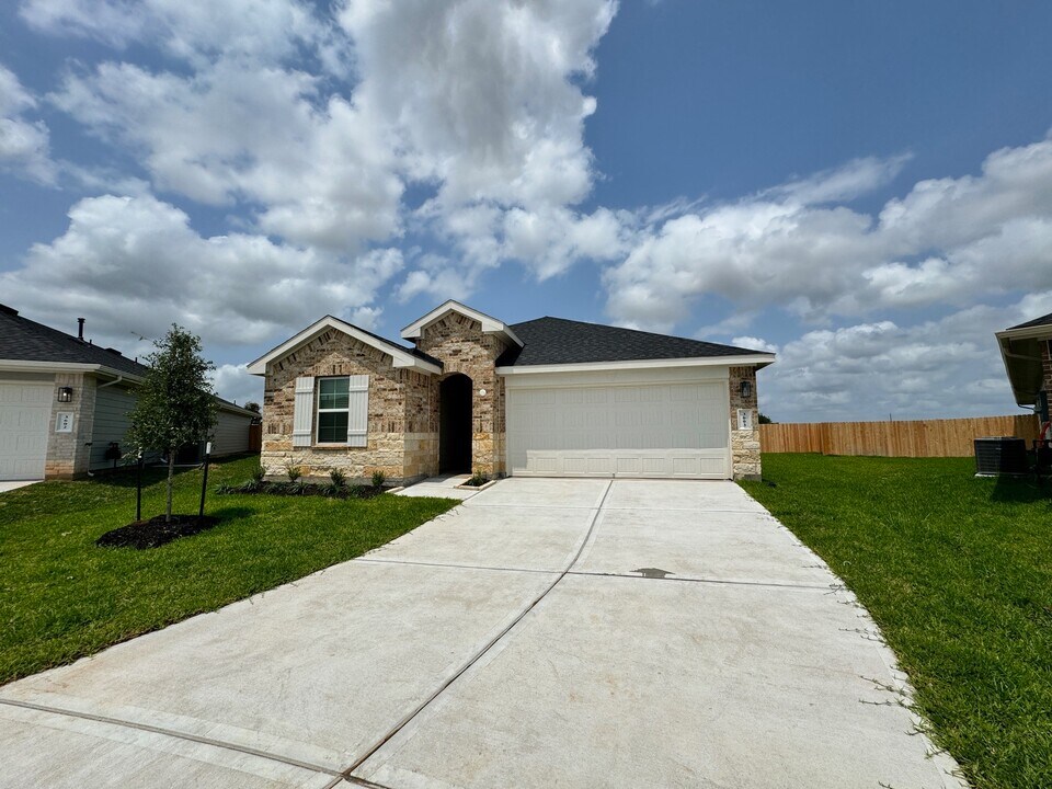 3603 Lanercost Ln in Fulshear, TX - Building Photo