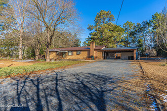 707 E L Ives Dr in Aberdeen, NC - Building Photo - Building Photo