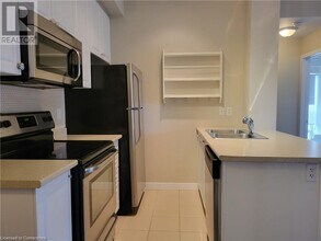 90 Charlton Ave W in Hamilton, ON - Building Photo - Building Photo