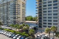 Boca Towers in Boca Raton, FL - Building Photo - Building Photo