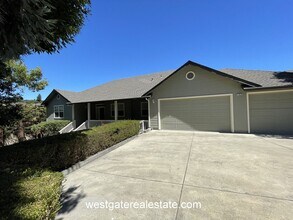 786 El Paseo Dr in Petaluma, CA - Building Photo - Building Photo