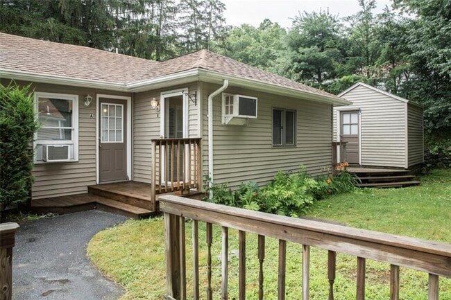 2840 Hartford Ave in Johnston, RI - Building Photo - Building Photo