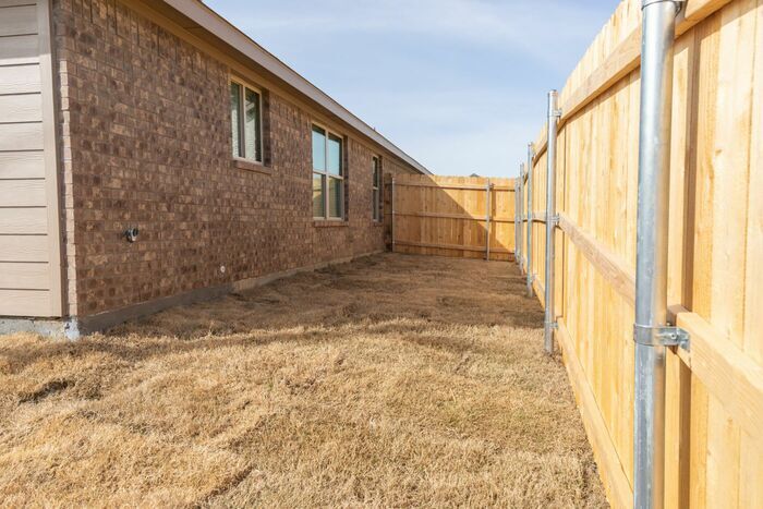 1603 Dove Cir in Ennis, TX - Building Photo