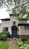 19 Glengrove Ave E in Toronto, ON - Building Photo