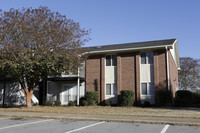 Summercrest Apartments in Laurens, SC - Building Photo - Building Photo