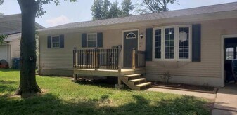 27 Nottingham Dr in Chatham, IL - Building Photo