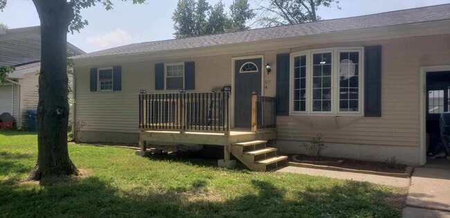 property at 27 Nottingham Dr