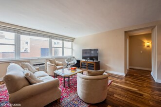 2300 N Commonwealth Ave in Chicago, IL - Building Photo - Building Photo