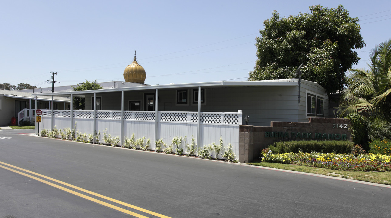 Buena Park Manor in Buena Park, CA - Foto de edificio