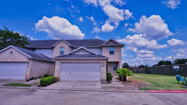 property at 2931 Meadowglen Cove